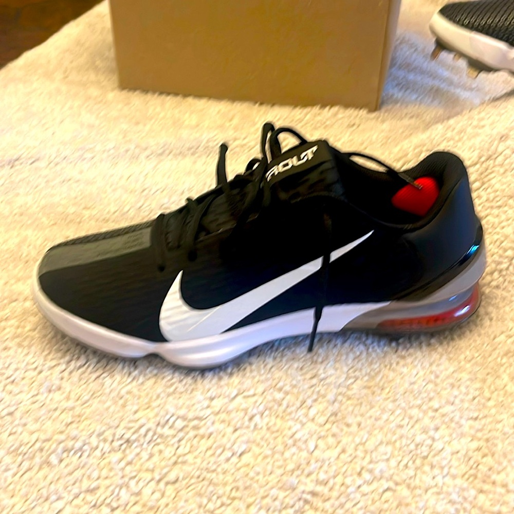 The Nike Men's Force Zoom Trout 7 Pro Baseball Cleats Sz 13